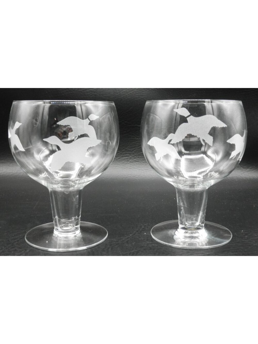 VTG Etched Mallard Duck Balloon Wine Glass- Flying Waterfowl Set of 2 UNK17470